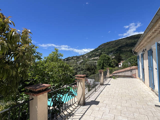 Villa de 195m2 à pied du village — photo du bien