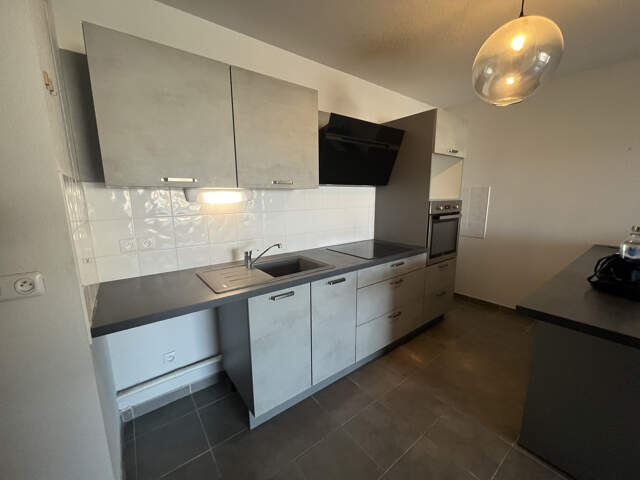 A VENDRE APPARTEMENT T3 avec terrasse et garage  a GRABELS- — photo du bien