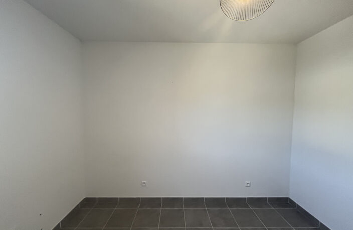 A VENDRE APPARTEMENT T3 avec terrasse et garage  a GRABELS- — photo 3