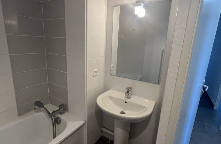 A VENDRE APPARTEMENT T3 avec terrasse et garage  a GRABELS- — photo 5