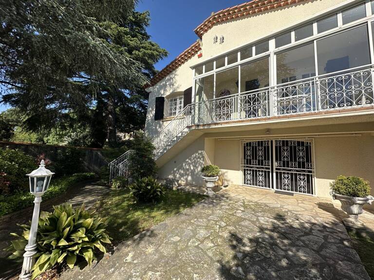 Villa — photo 1