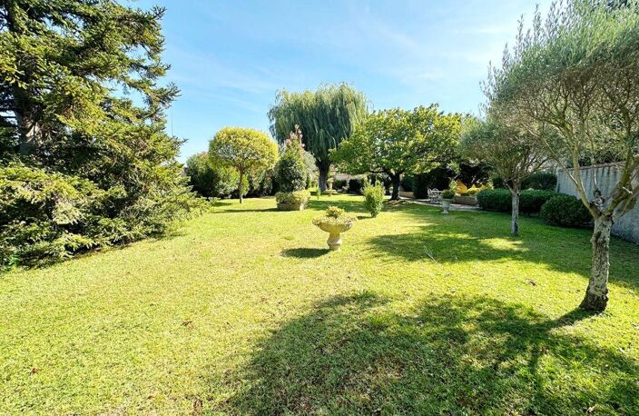 Villa — photo 2