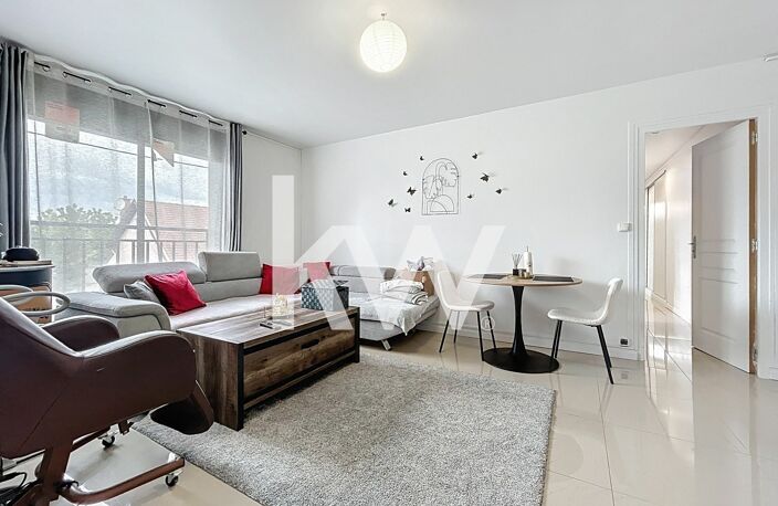 SUPERBE APPARTEMENT DE TYPE 4 - ENTIÈREMENT RÉNOVÉ — photo 2