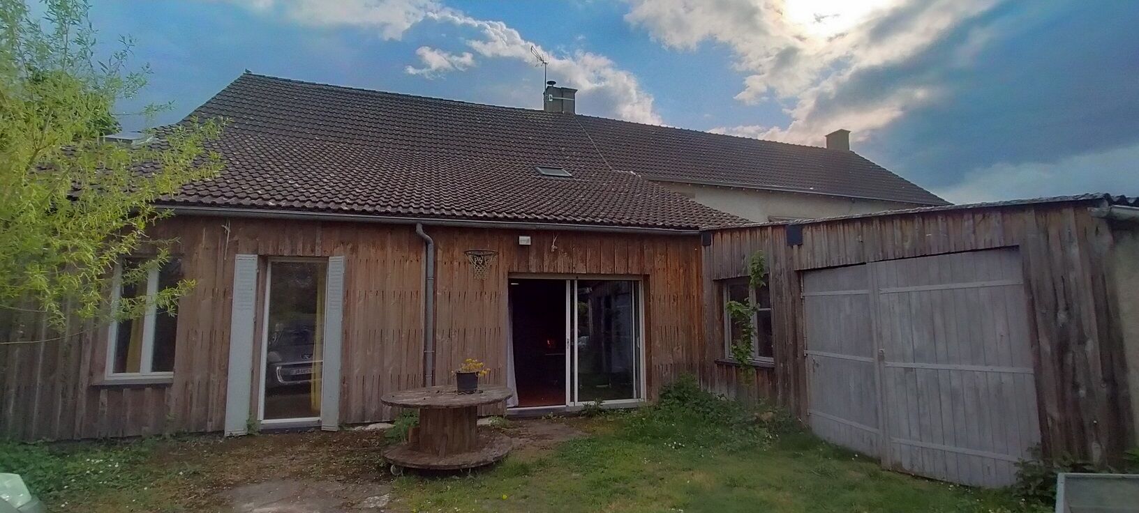 SOUS COMPROMIS DE VENTE - Maison ancienne rénovée d'environ 152 m2, 3 chambres, garage, terrain