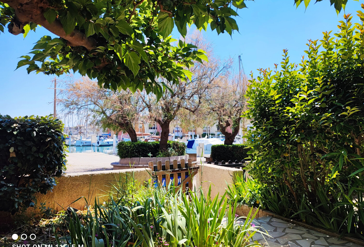 RARE   T3 avec jardin, calme absolu & accès direct port/plag — photo 1