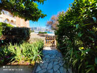 RARE   T3 avec jardin, calme absolu & accès direct port/plag — photo 3