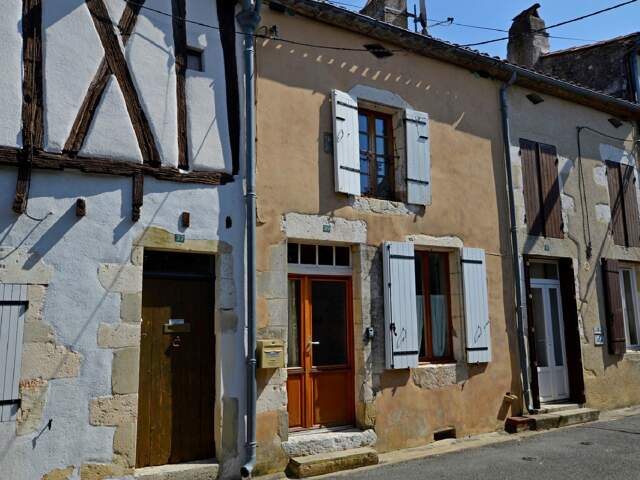 Charmante maison de village rénovée au cœur de Duras — photo du bien