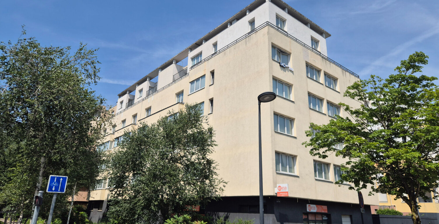 Appartement Grenoble 1 pièce(s) 19.7 m2 — photo 1