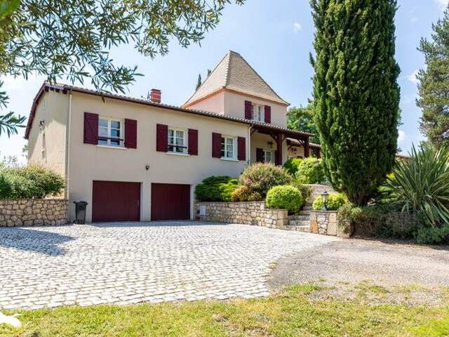 Villa de 8 pièces principales — photo du bien