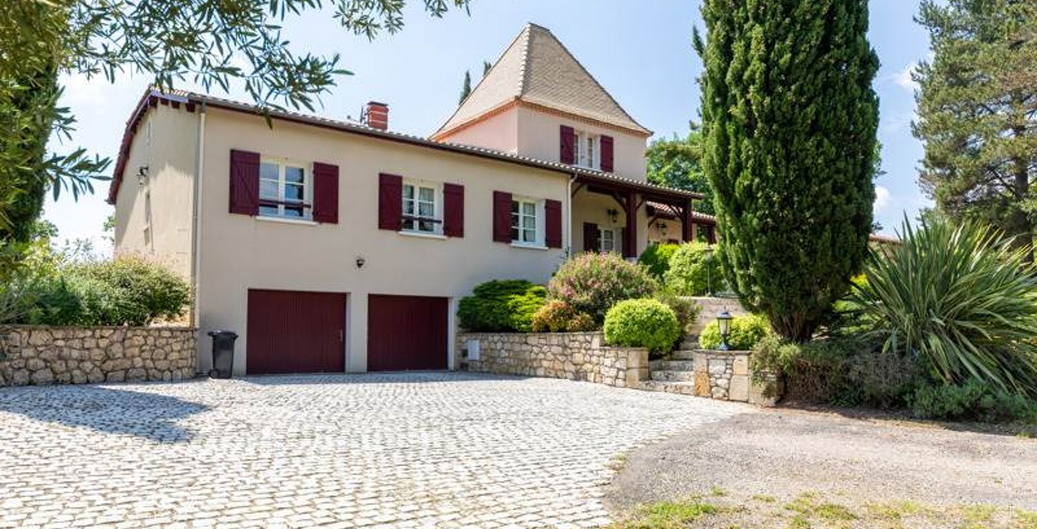 Villa de 8 pièces principales — photo 1