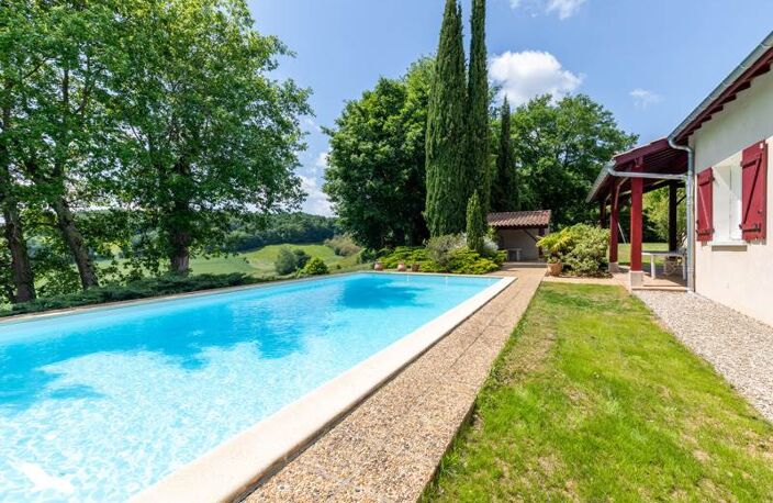 Villa de 8 pièces principales — photo 3