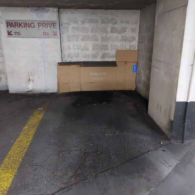 Garage  40700 €