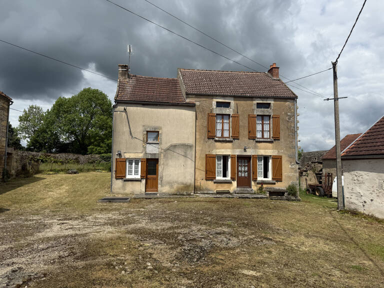 MAISON ANCIENNE AVEC DEPENDANCE — photo 1
