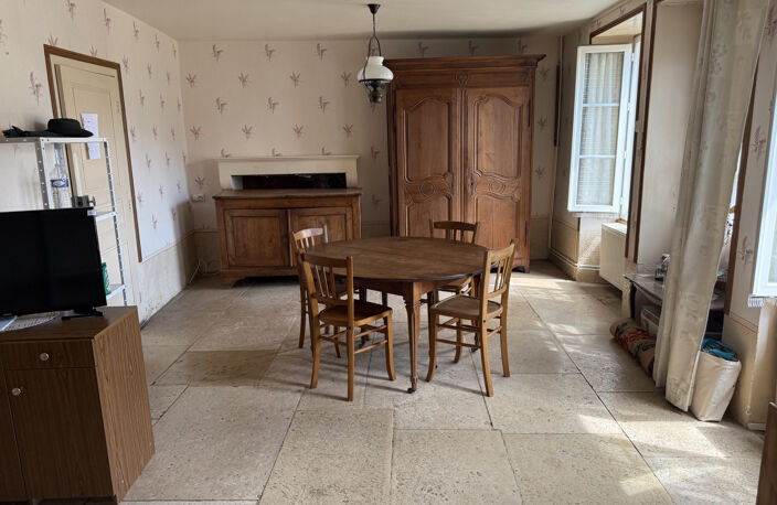 MAISON ANCIENNE AVEC DEPENDANCE — photo 2
