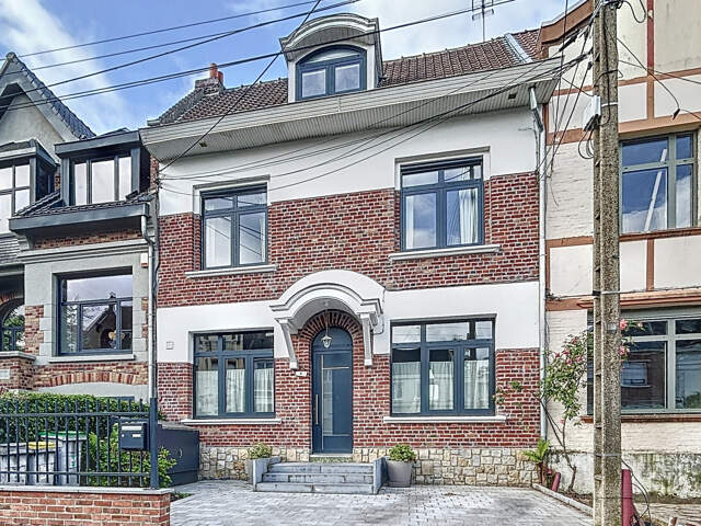 Marcq-en-Baroeul, maison ancienne de charme avec 4 chambres e — photo du bien