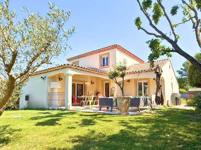 Villa récente avec terrain et potentiel de division — photo du bien