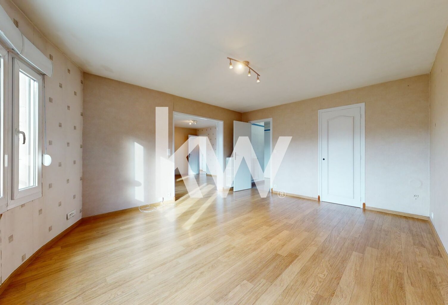 APPARTEMENT À VENDRE - SECTEUR BOULEVARD LUNDY/ARISTIDE BRIAND — photo 1