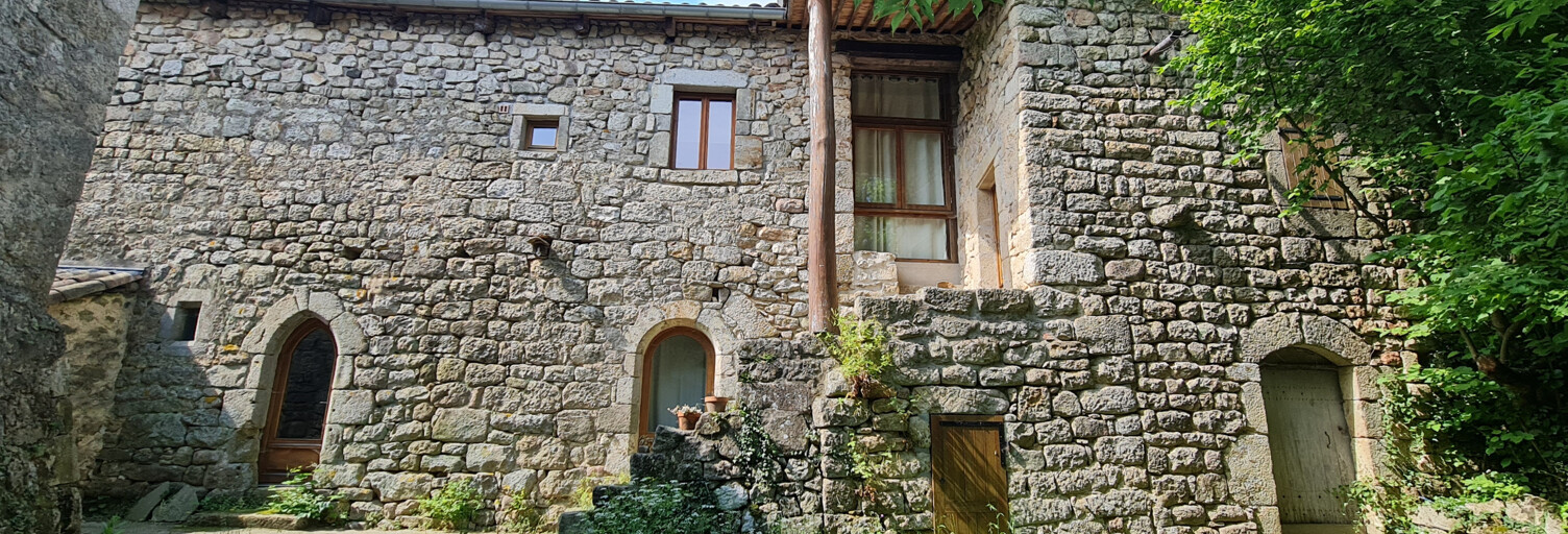 Maison 10 Pièces 210 m² à vendre à Vallées-d'Antraigues-Asperjoc (07600)