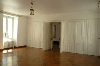 Appartement 6 pièces 1022 €