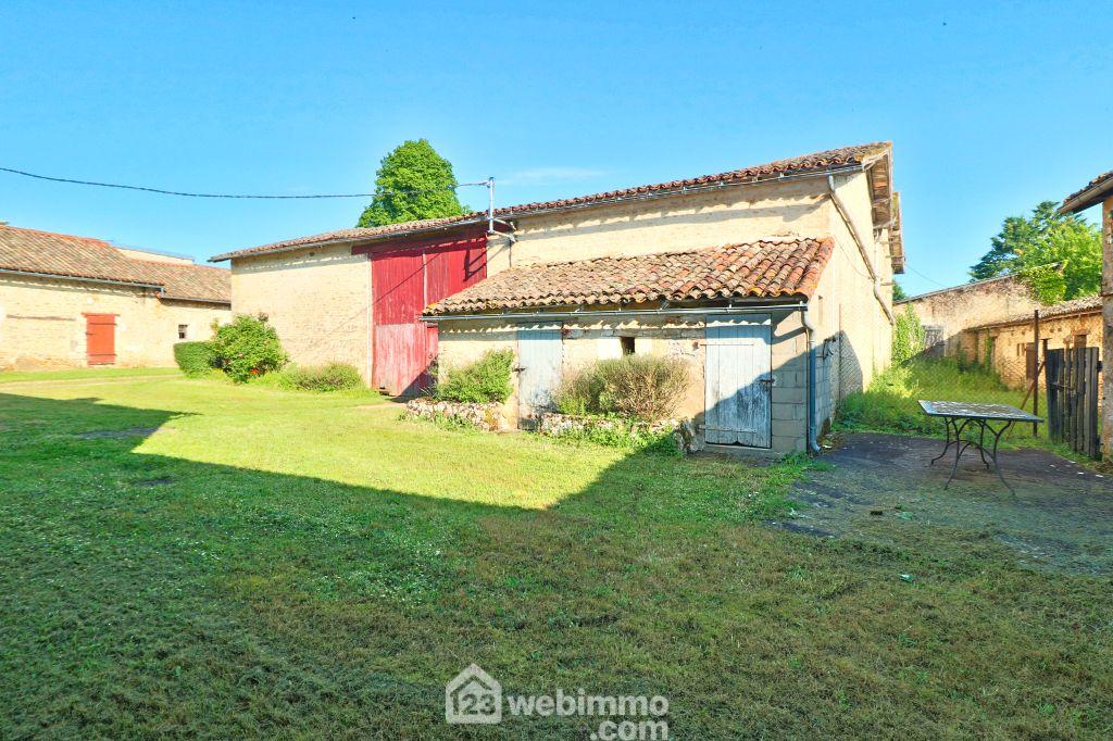 Corps de ferme - 156m² - Valence-en-Poitou