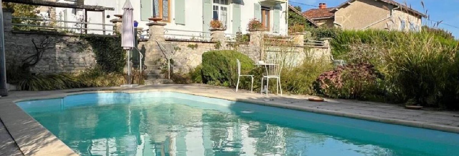 Maison 7 Pièces 199 m² à vendre à Saint-Claud (16450)