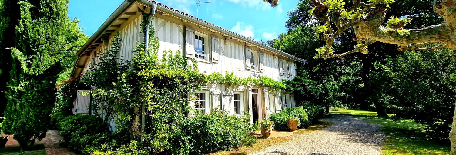 Maison 9 Pièces 229 m² à vendre à Saint-Julien-en-Born (40170)