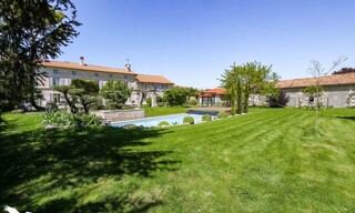 Maison 9 Pièces 317 m² à vendre à Val-des-Vignes (16250)