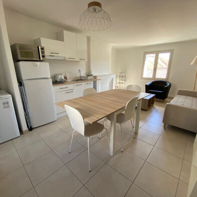 Appartement 3 pièces 810 €