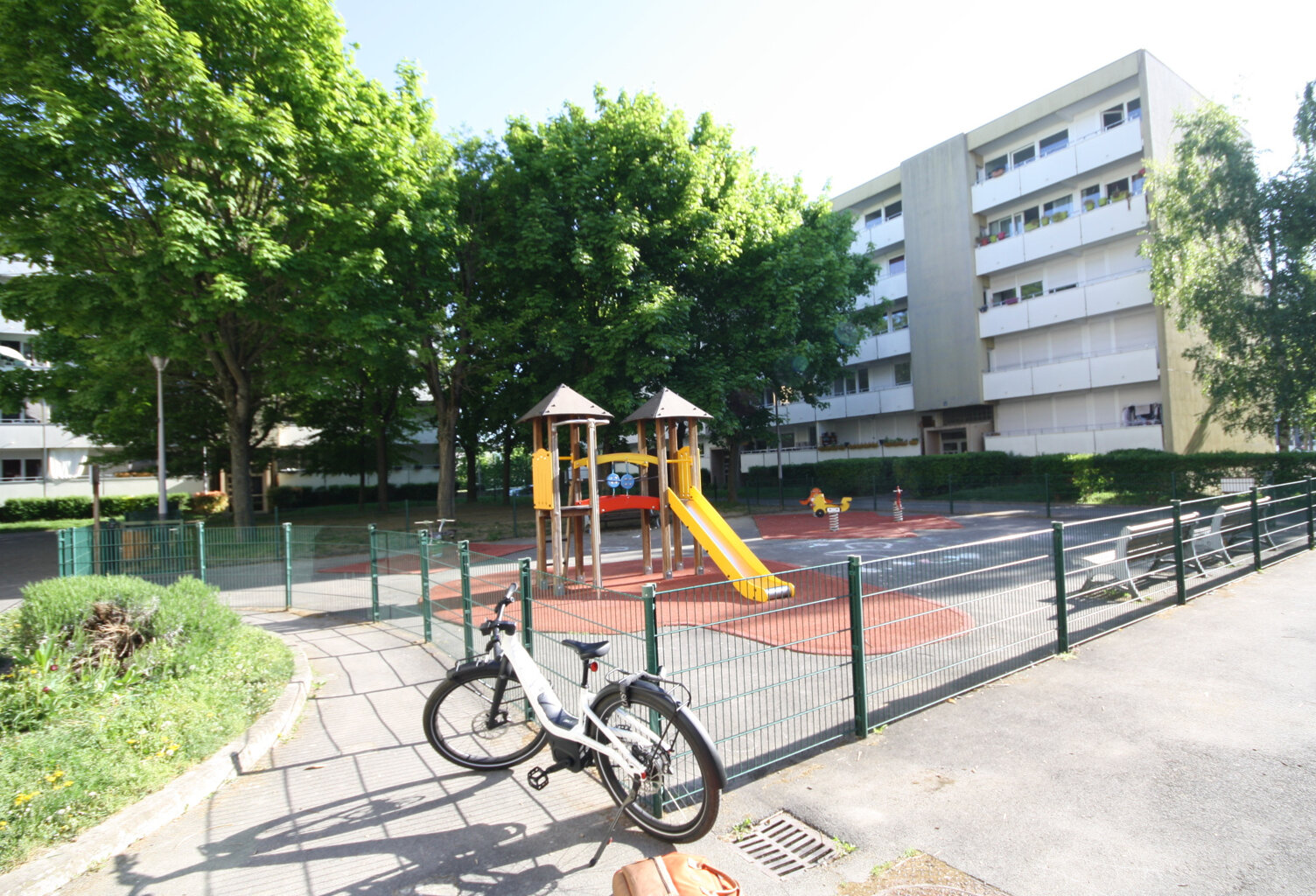 Exclusivité Reims place Luton appartement T 3 avec balcon — photo 1
