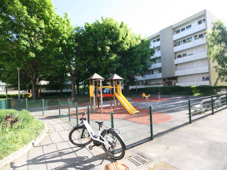 Exclusivité Reims place Luton appartement T 3 avec balcon — photo 1