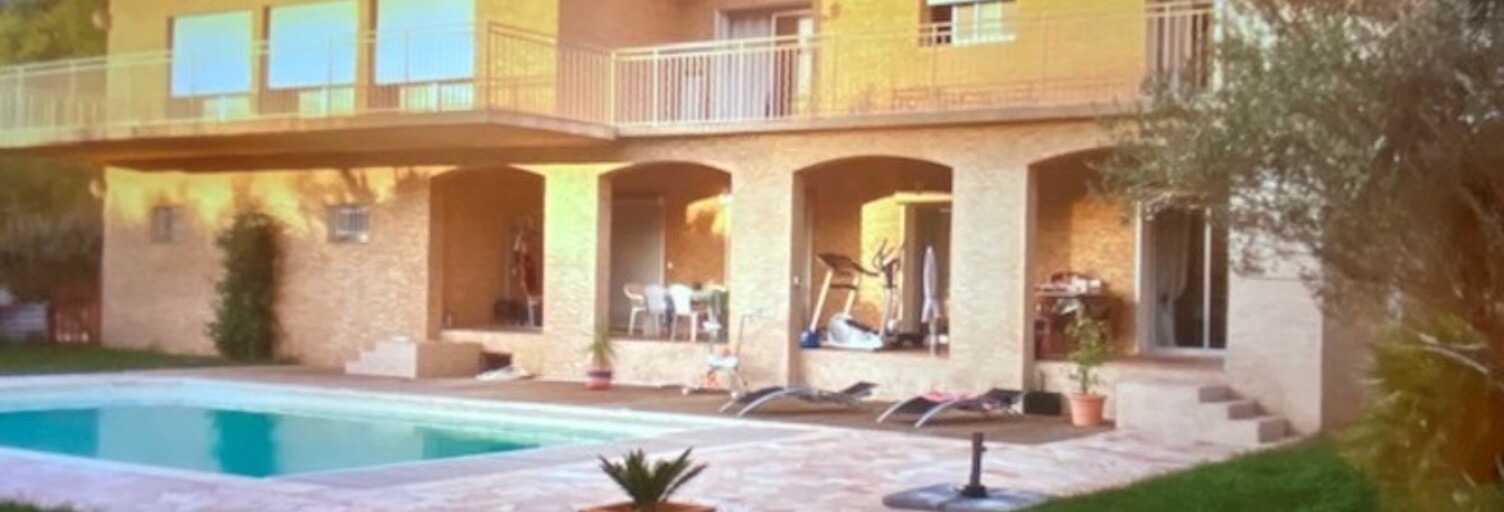 Maison 9 Pièces 300 m² à vendre à Collobrières (83610)