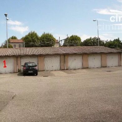 Garage  87 €