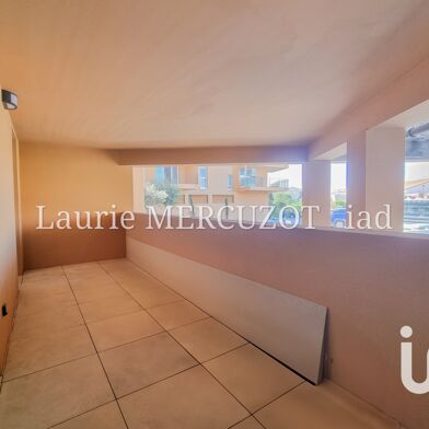 Appartement 3 pièces 219984 €