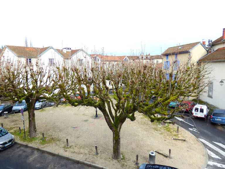 MAISON DE CARACTERE DANS LE CENTRE HISTORIQUE D AURILLAC — photo 1