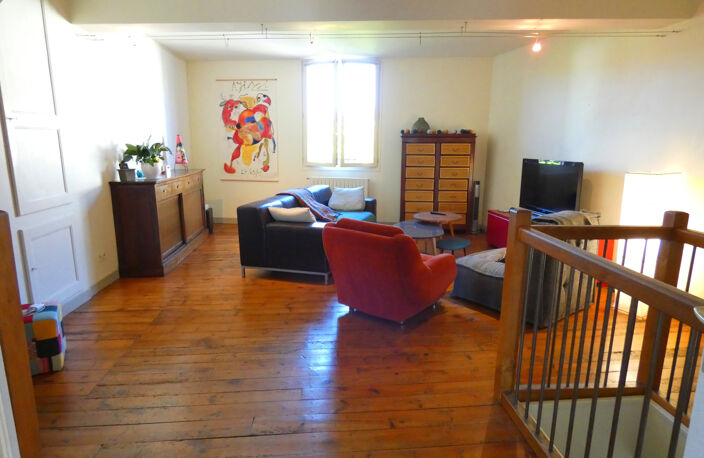 MAISON DE CARACTERE DANS LE CENTRE HISTORIQUE D AURILLAC — photo 3