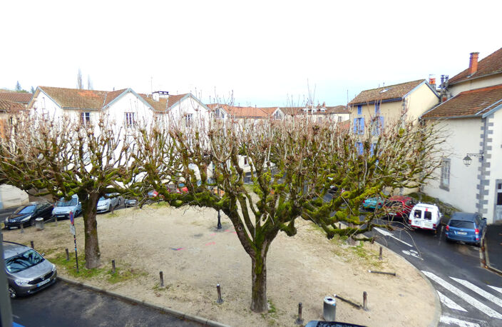 MAISON DE CARACTERE DANS LE CENTRE HISTORIQUE D AURILLAC — photo 4