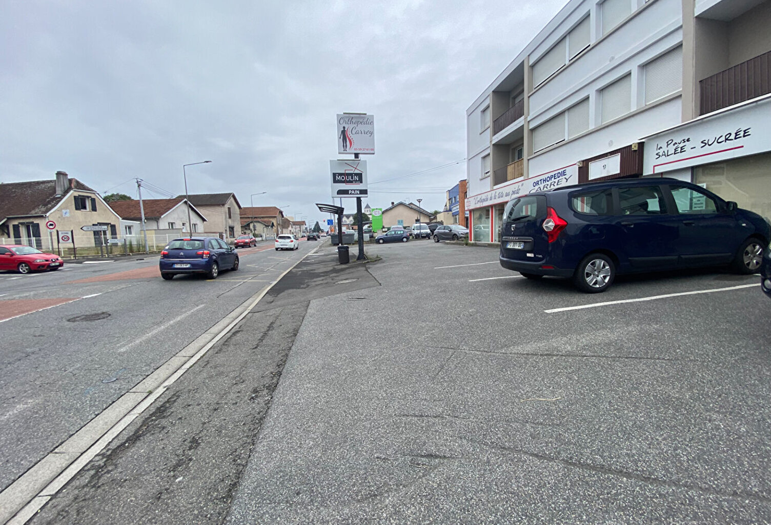 Lons - Axe passant - Local 170m² — photo 1