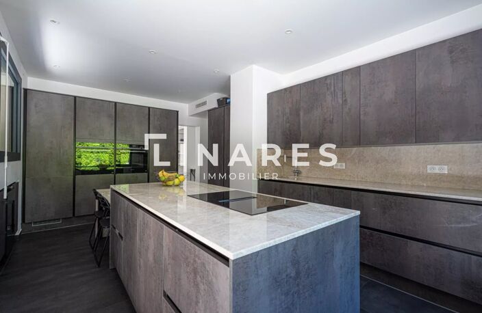 BEAUTIFUL FAMILY - Maison T8 de 349m2 + Jardin/Piscine + Garage — photo 4