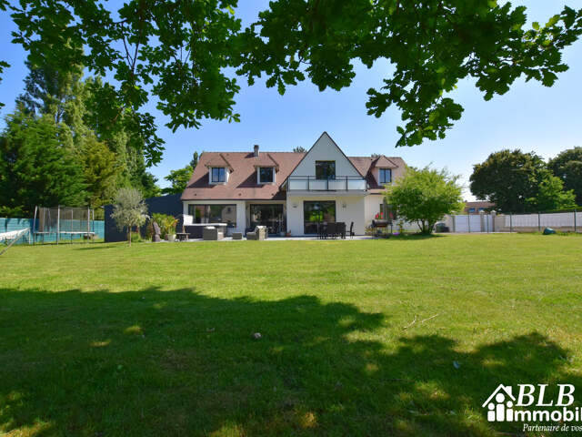 78690 LES ESSARTS LE ROI Belle maison de 9 pièces 6 chambres — photo du bien