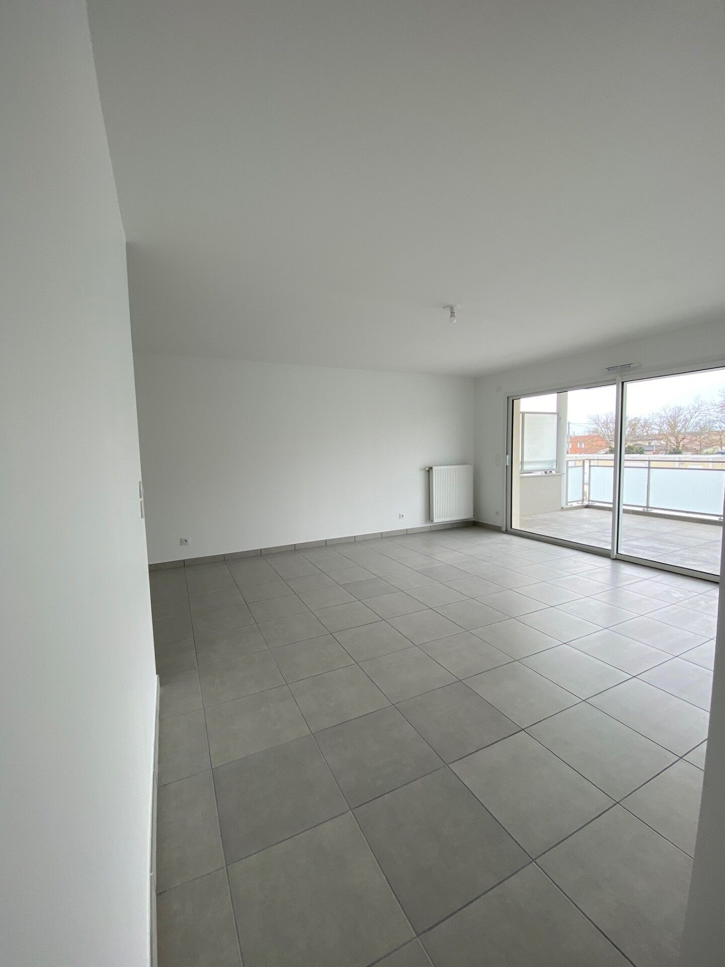 Photo ? À VENDRE - Superbe T2 récent avec Terrasse au Sud - Disponible Immédiatement  image 1/4