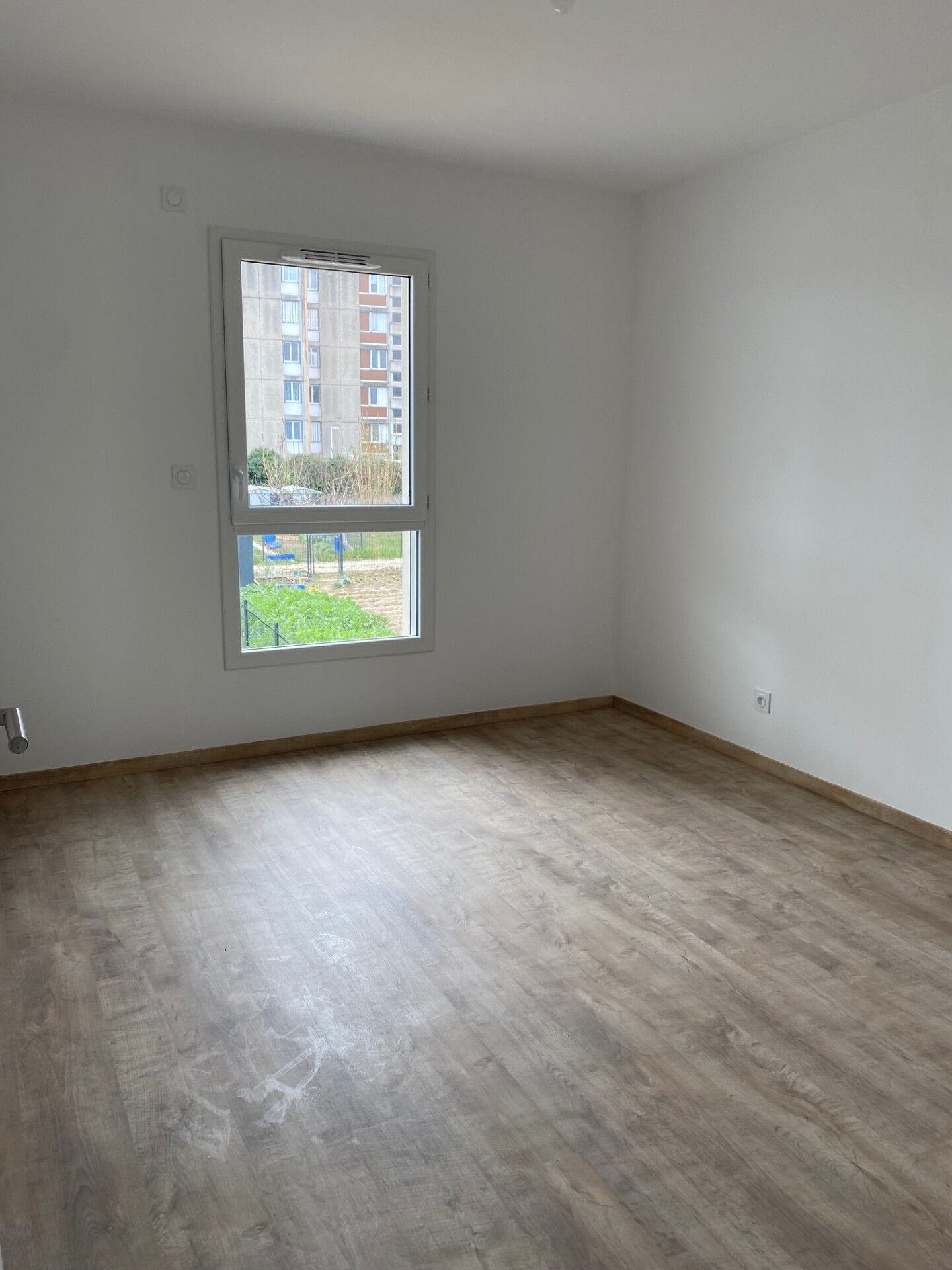 Photo ? À VENDRE - Superbe T2 récent avec Terrasse au Sud - Disponible Immédiatement  image 2/4