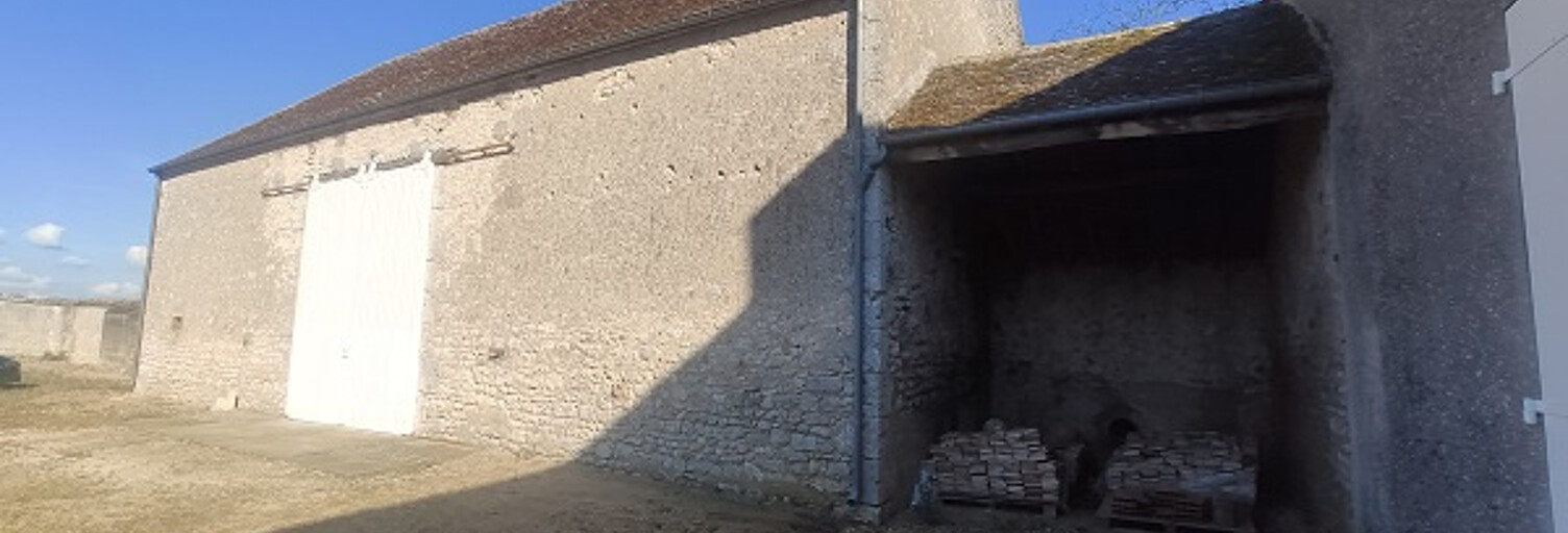 Garage  65 m² à louer à Cravant (45190)