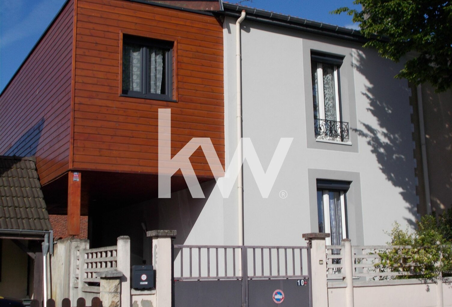 A VENDRE : MAISON AVEC JARDIN - REIMS — photo 1