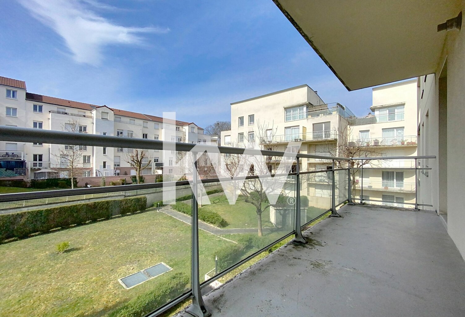 A VENDRE : APPARTEMENT PROCHE CENTRE-VILLE AVEC GARAGE DOUBLE — photo 1