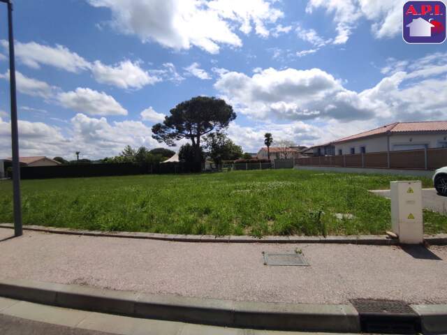 Terrain 630 m² à Cazères — photo du bien