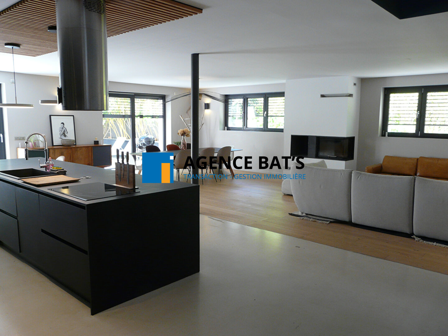 Photo Appartement Fraisses 7 pièce(s) 247 m2 image 2/4