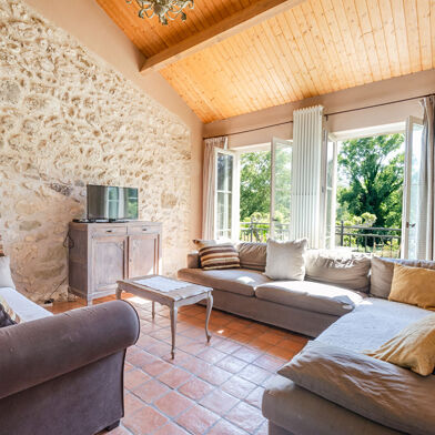 Appartement 23 pièces 220000 €