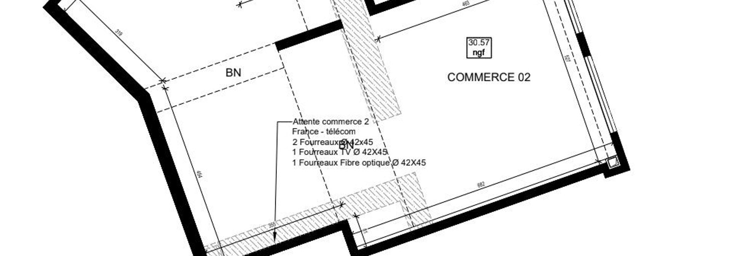 Commerce  72 m² à louer à Puteaux (92800)