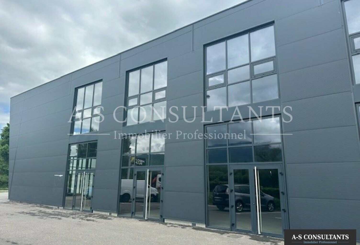 LOCAL COMMERCIAL à louer — photo 1