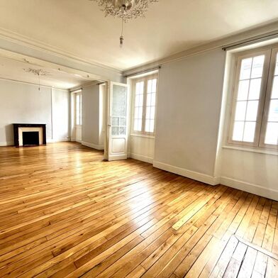 Appartement 5 pièces 794 €
